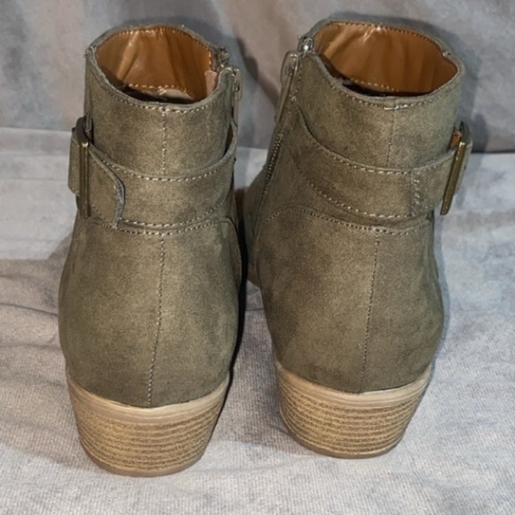 Daytrip Green Ankle Booties Suede Rounded Toe 🆕 - Picture 3 of 6
